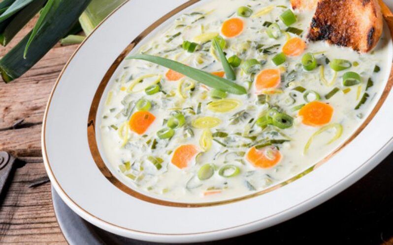 Sopa con queso y verduras para adelgazar